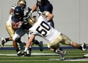 开云体育h5-热衷足球的球迷们翘首以待最新战报，最狂热的足球迷